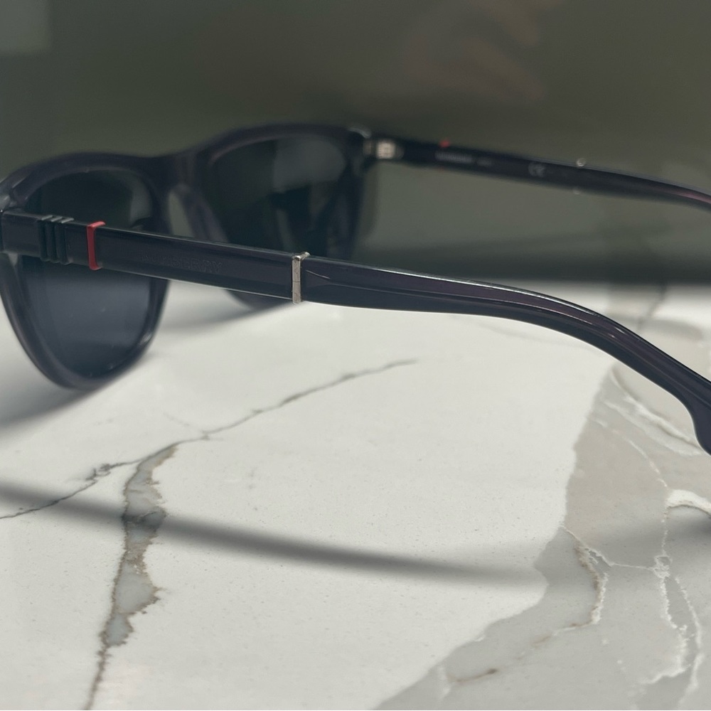 Burberry sunglasses - Picture 5 of 8
